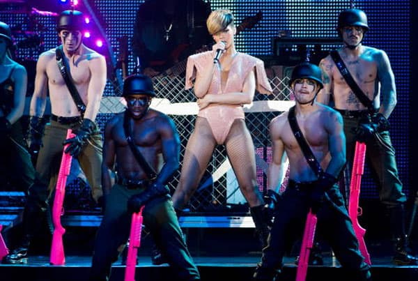 rihanna-live