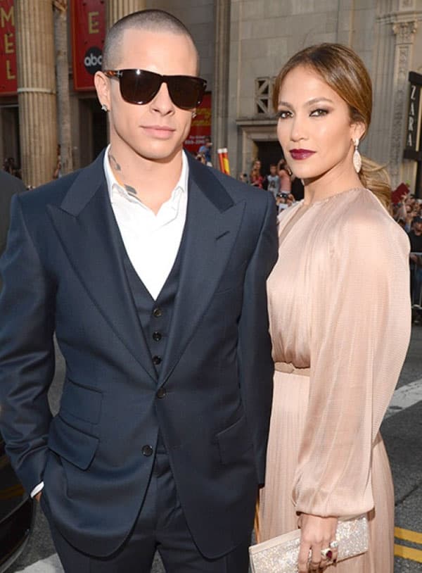 JENNIFER-LOPEZ-CASPER-SMART