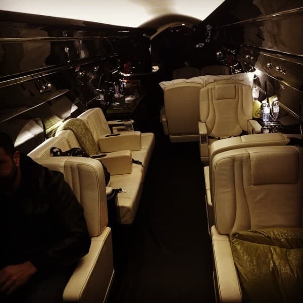 Unutrašnjost Bieberovog aviona ( foto: Instagram )