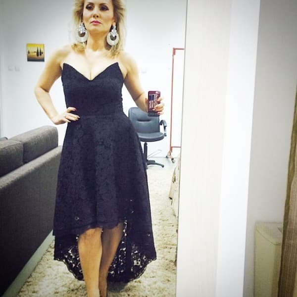 Pevačice se na Instagramu pohvalila svojom glamuroznom haljinom (foto: Instagram)