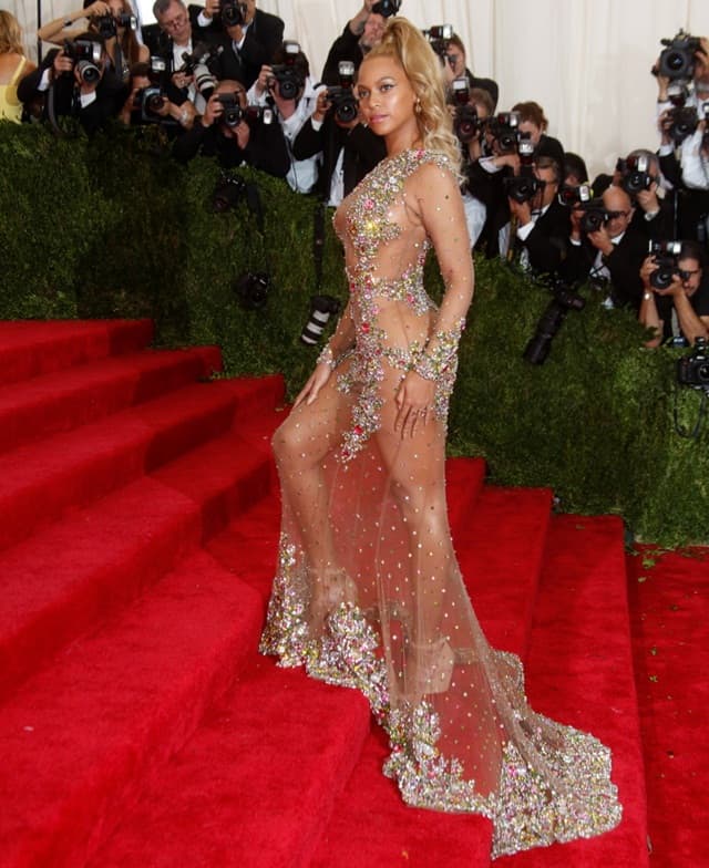 Beyonce nije oduševila providnom haljinom na Met gala ove godine (foto: Wenn)