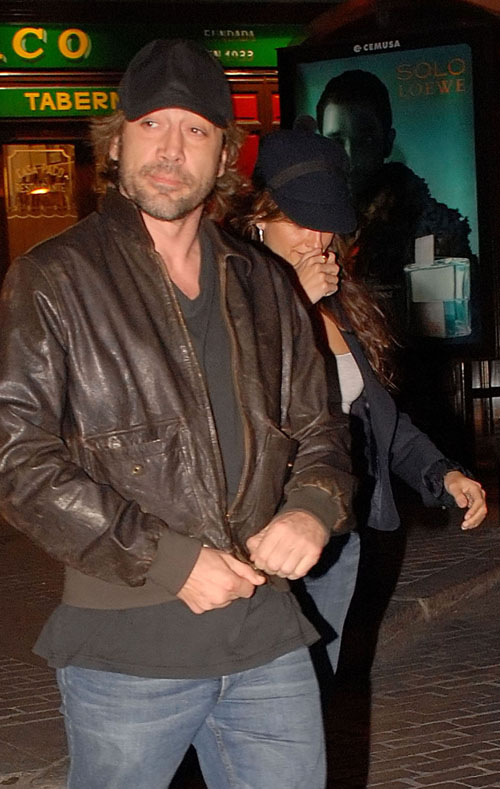 EXCLUSIVE: Penelope Cruz & Javier Bardem Leaving A Restaurant In