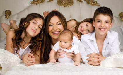 Ceca Ražnatović sa svojom i decom njene sestre