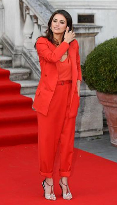 Penelope Kruz na crvenom tepihu, obučena u crveno