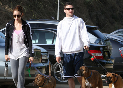 Džesika Bil i Džastin Timberlejk šetaju svoje pse