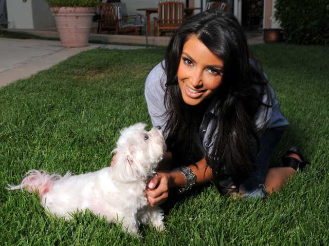 Kim Kardašijan sa svojim psom Bella