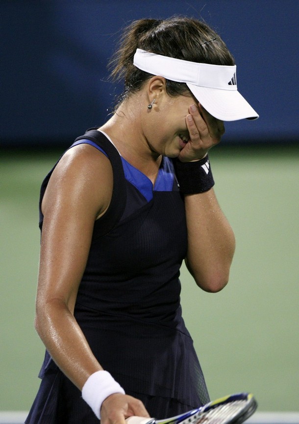 Ana Ivanović napušta meč koji je izgubila u prvom kolu US Opena 2009
