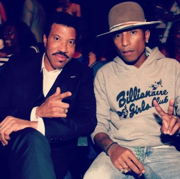 Pharrell je objavio fotku sa Lionel Richijem, koji šalje neobičan pozdrav.