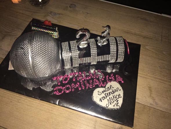 Milica Pavlović postavila je fotografiju svoje rođendanske torte, kojom su je prijatelji iznenadili!