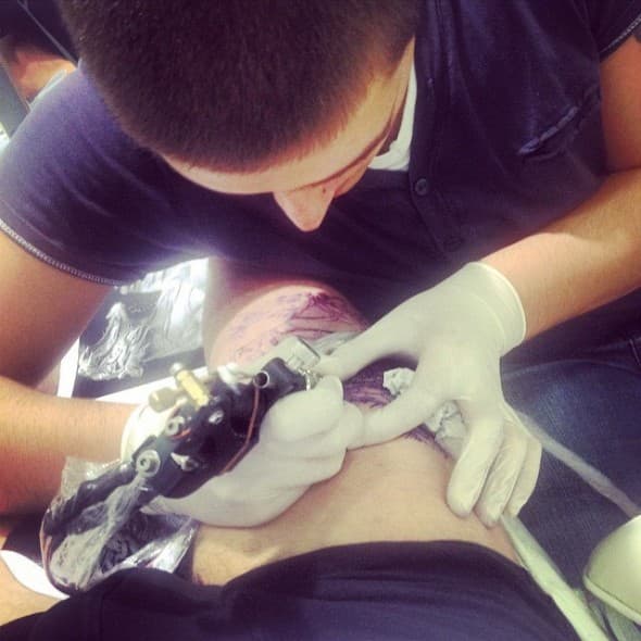Tetovaža u nastajanju (foto: Instagram)