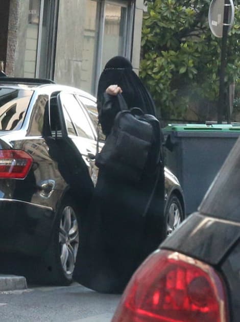 Napali je zbog nošenja tradicionalne muslimanske odeće (foto: Vantagenews.co.uk)
