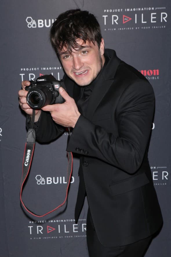 Josh Hutcherson uzvraća udarac paparazzima (foto: WENN)
