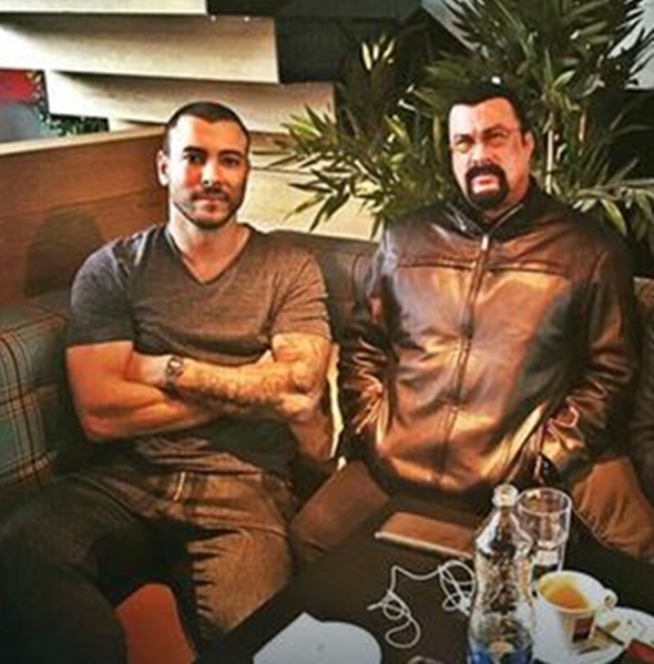 Kaskader Uroš Ćertić i Steven Seagal (foto: facebook)