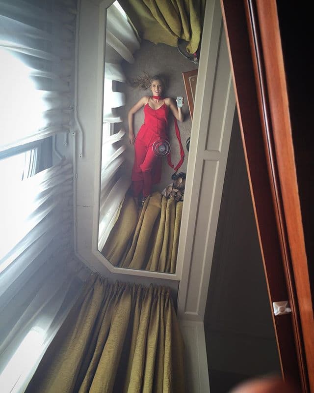 Odraz Blake Lively u ogledalu (foto: Instagram)