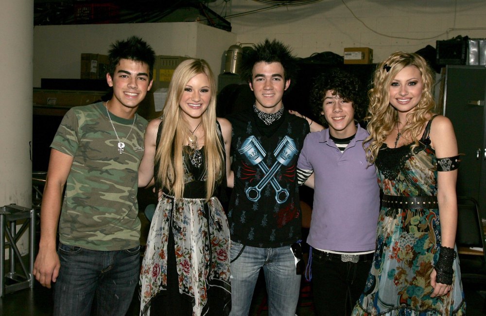 Aly-and-AJ-With-Jonas-Brothers-GettyImages-71503135 AJ Michalka se prisjeća kako je Joe Jonas prekinuo s njom preko telefona