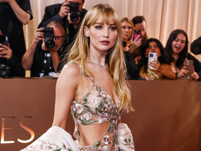 Glumica osvanula u prozirnoj haljini, ljudi: "Neka joj netko kaže da više nema 25"