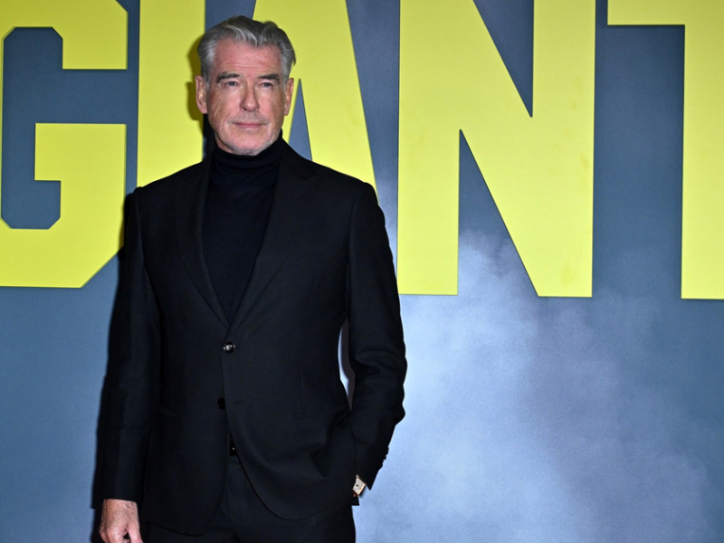 Pierce Brosnan oduševio elegantnim izdanjem na crvenom tepihu u Londonu